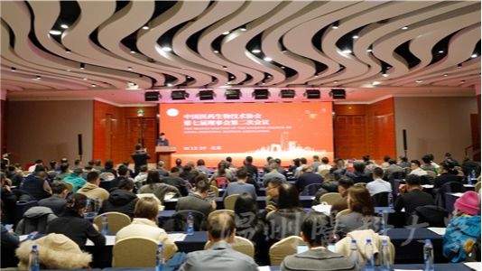 温医大校长李校堃院士当选中国医药生物技术协会第七届理事会理事长